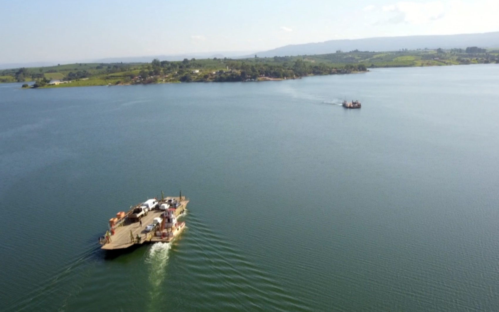 Travessia de balsa no Rio Grande entre Cássia e Delfinópolis