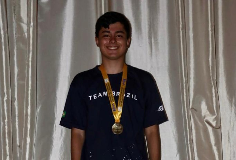 Paulo Henrique dos Santos Silva quando conquistou primeira medalha de ouro na Olimpíada Internacional de Astronomia — Foto: Arquivo Pessoal