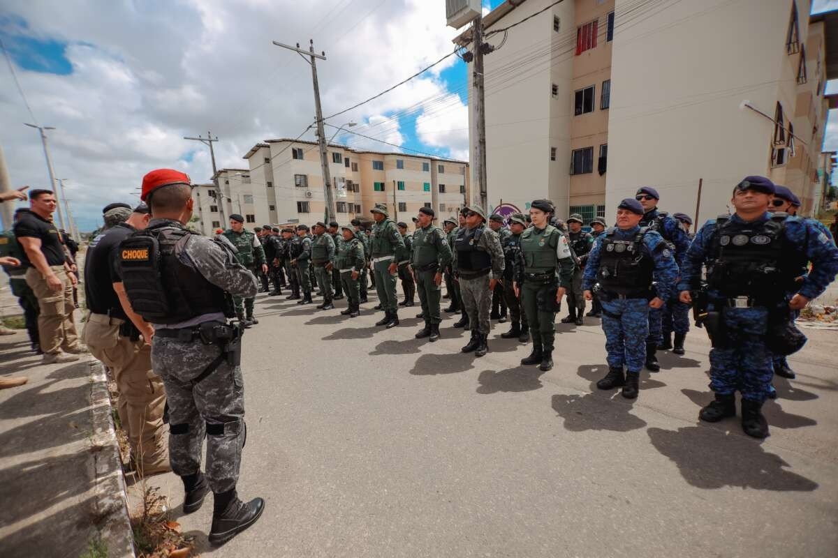 Polícia faz operação contra criminosos que expulsaram moradores de conjunto habitacional em Fortaleza