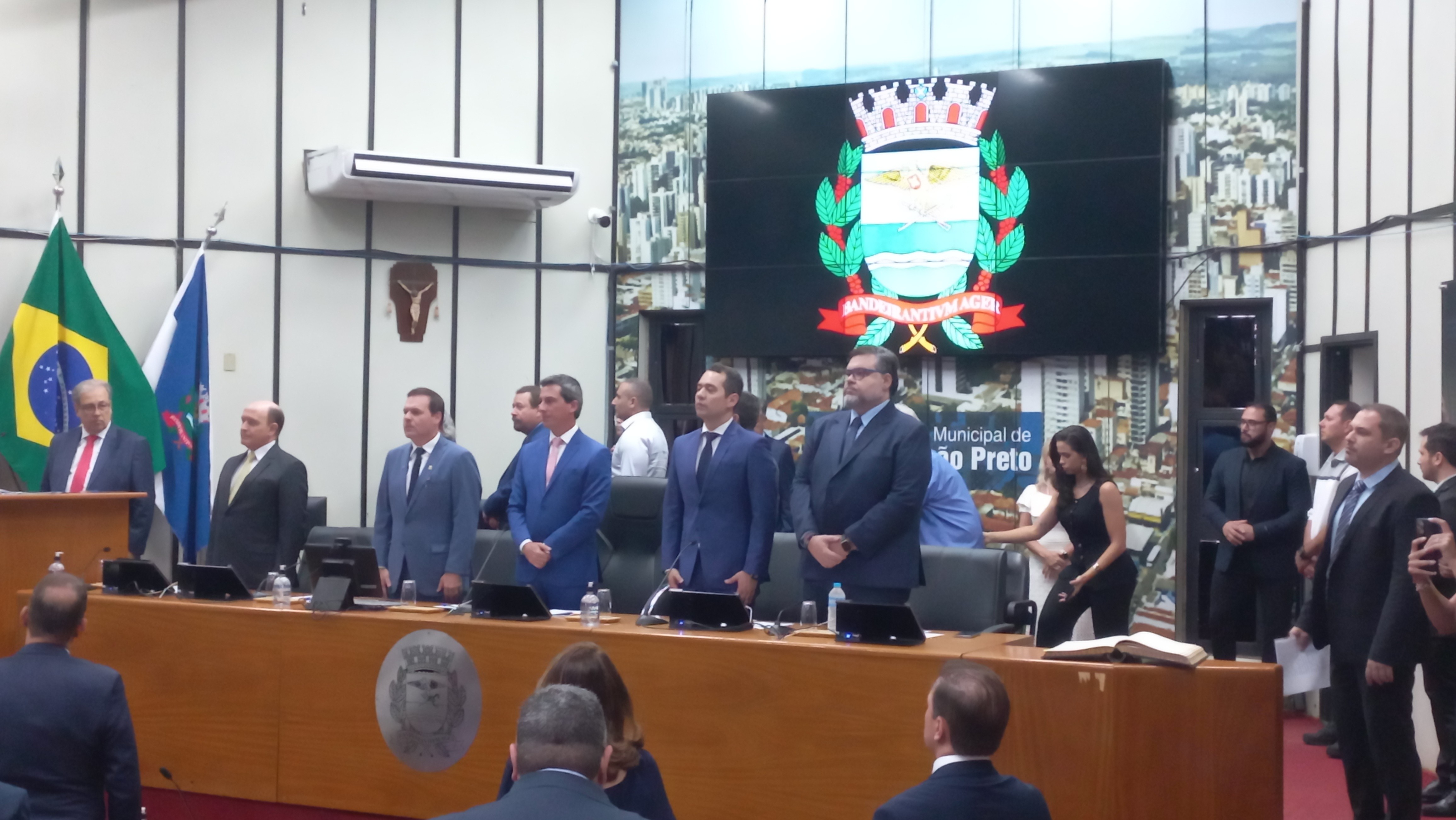 Prefeito eleito e 22 vereadores tomam posse em Ribeirão Preto; veja discursos