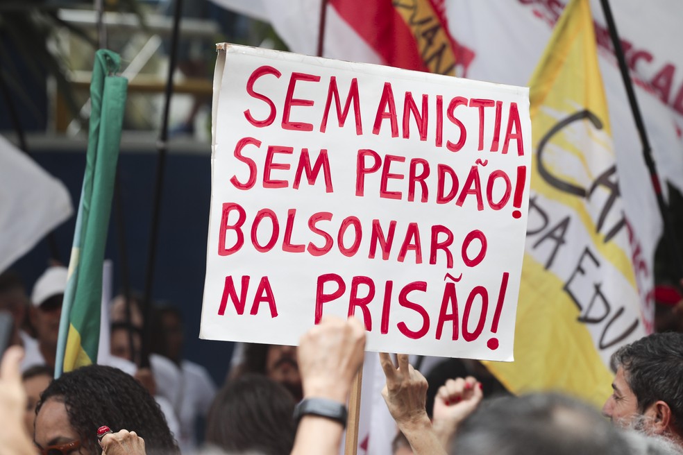 Manifestantes participam de ato contra a anistia para os golpistas do 8 de Janeiro, em São Paulo — Foto: RENATO S. CERQUEIRA/ATO PRESS/ESTADÃO CONTEÚDO