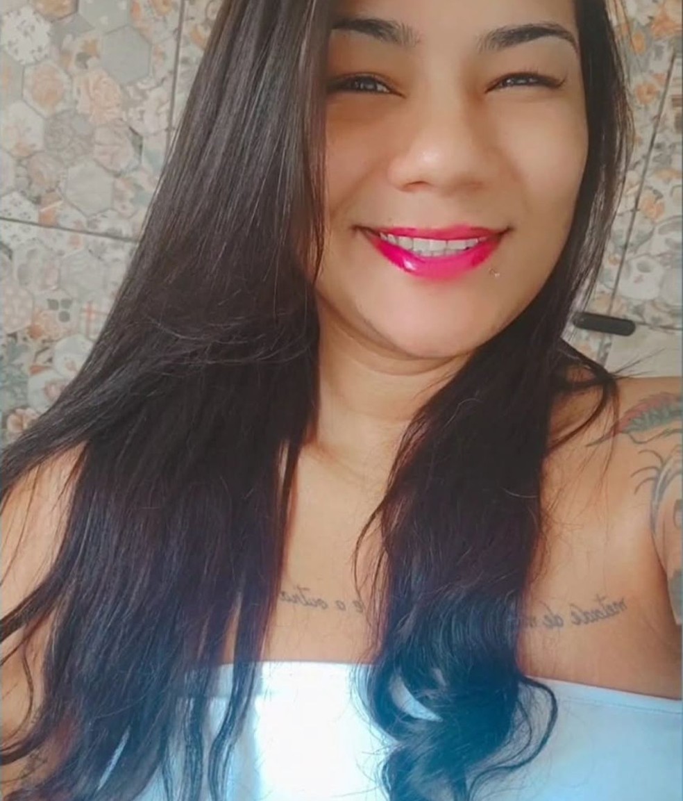 A piauiense Amanda Kauanny Gomes do Nascimento de 30 anos, foi encontrada morta com um tiro na cabeça em Uberaba — Foto: Reprodução