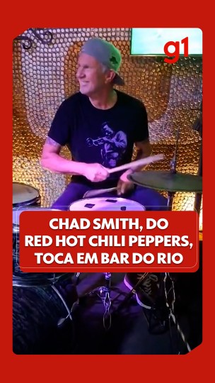 Chad Smith, do Red Hot Chili Peppers, toca em ...
