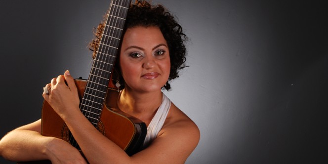 Com tributo a Chico Buarque, cantora e violonista Miriam Samorano realiza show em Presidente Prudente