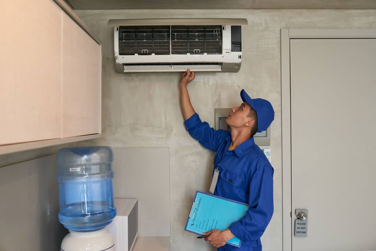 Prefeitura de Salvador abre 60 vagas em cursos gratuitos de mecânica e refrigeração para mulheres
