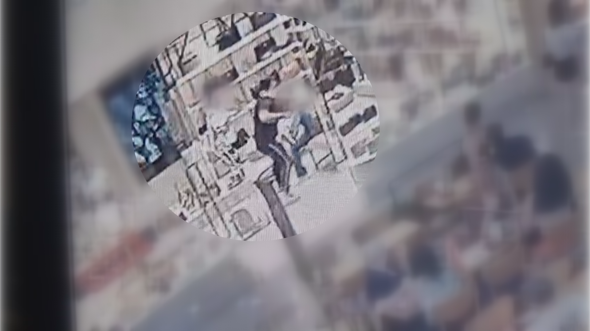 Vídeo mostra momento em que homem ataca mulheres muçulmanas com socos em shopping do Paraná