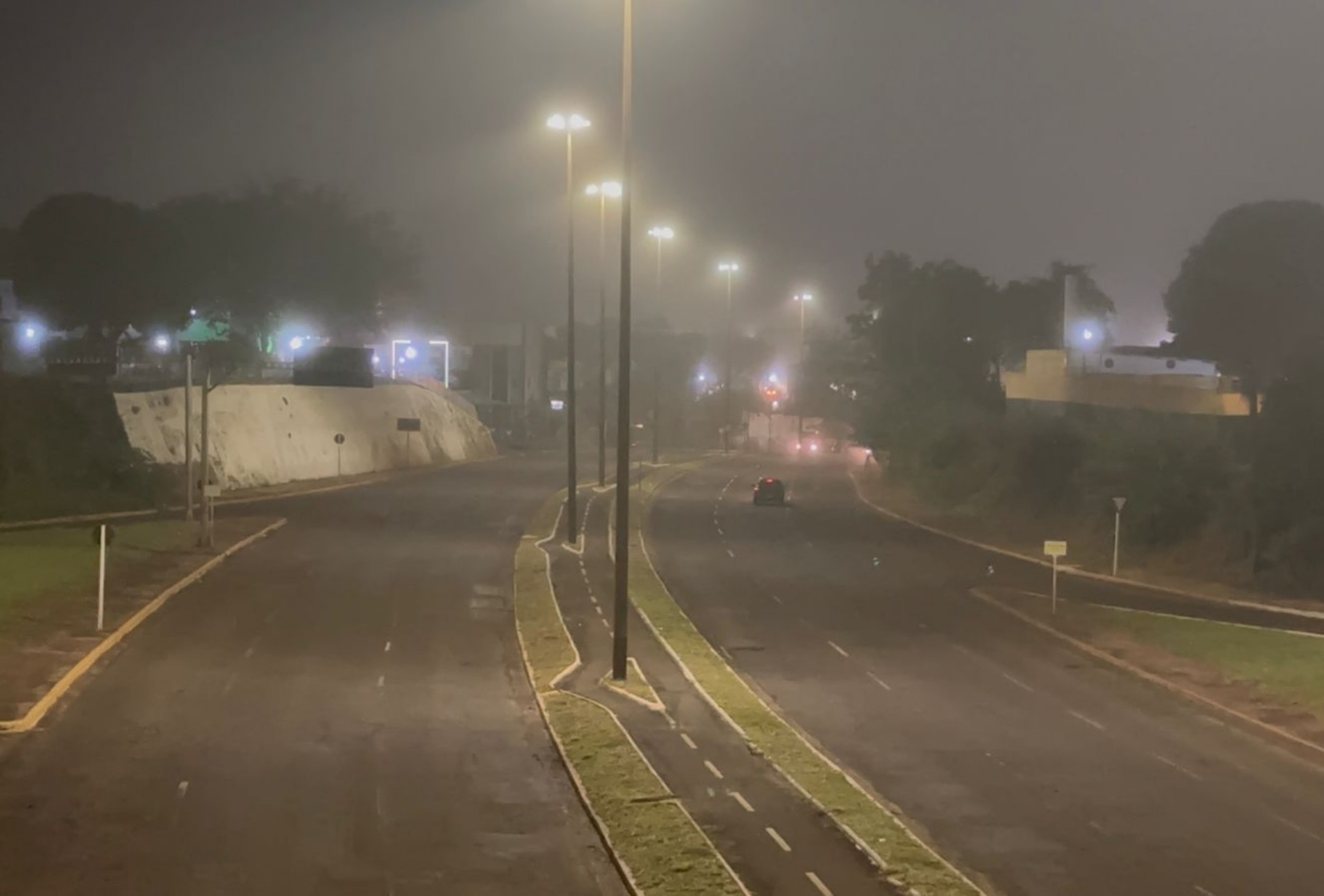 Nevoeiro cobre Campo Grande pela manhã e sul de MS tem risco de temporal nesta terça