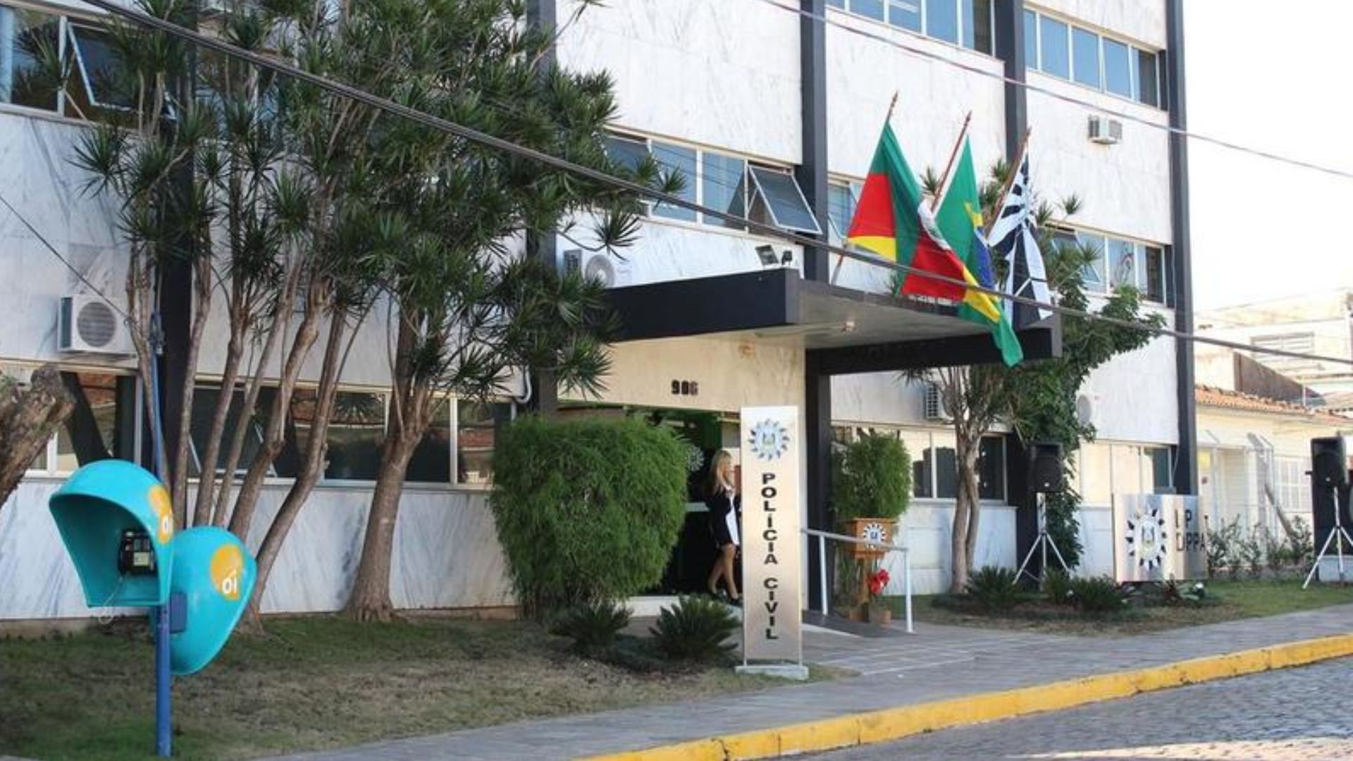 Homem é preso após tentar matar esposa afogada e agredir filha grávida de 9 meses a socos; jovem entrou em trabalho de parto