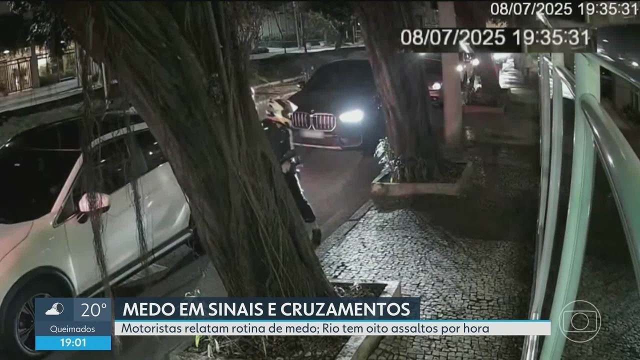 Roubos no Rio acontecem, em média, a cada 8 minutos; motoristas e pedestres mudam rotina por medo de assaltos em sinais