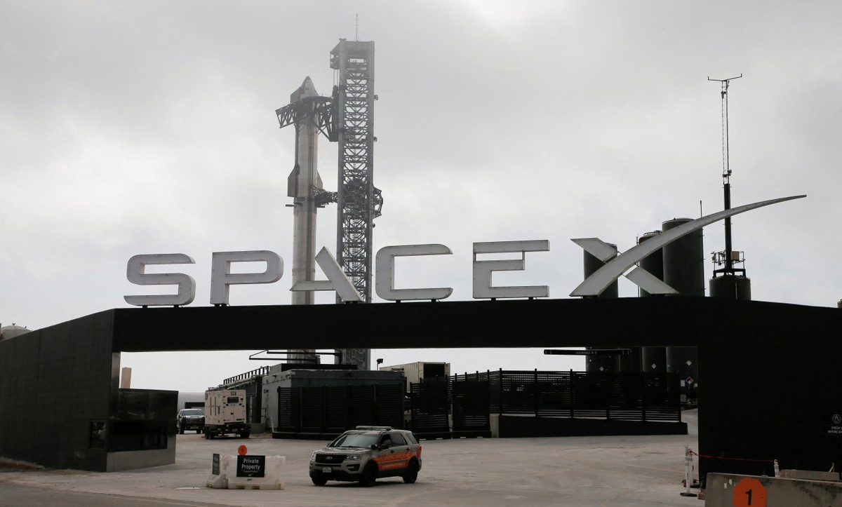 Elon Musk’s SpaceX is building a network of spy satellites for the US intelligence agency, says agency
