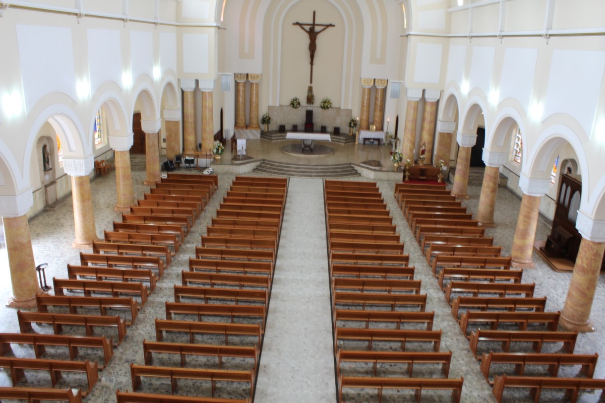 Após denúncia de desrespeito ao isolamento social, fiscais orientam igreja de Mogi que reuniu