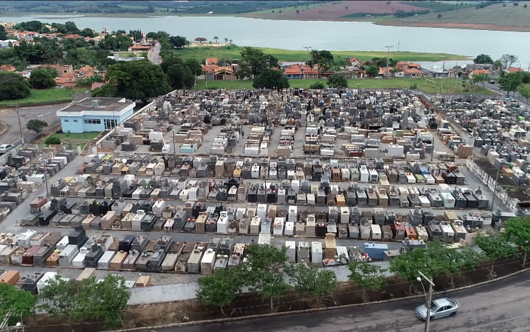 Cemitério Municipal de Guapé atinge limite e prefeitura busca área para ampliações