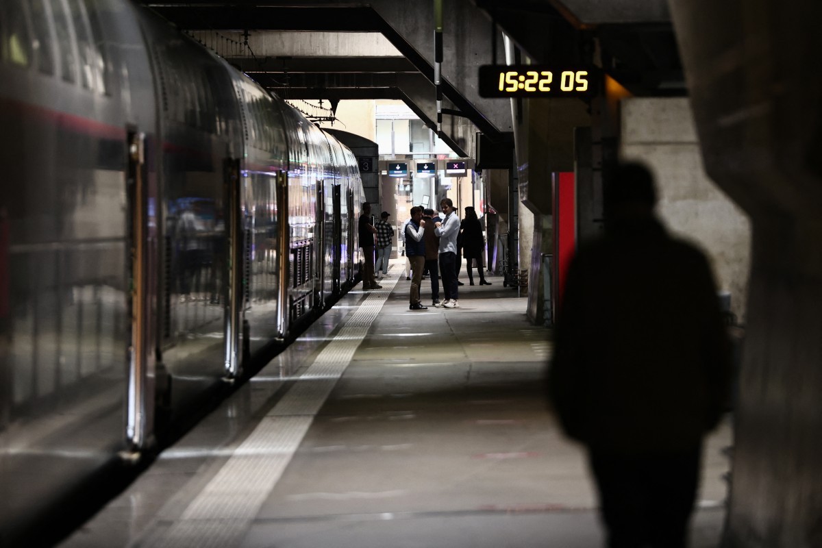 Paris registra queda de luz que afeta trens e metrô, diz operadora de energia