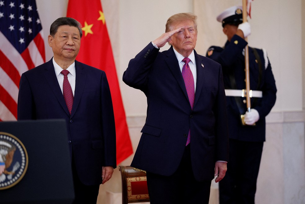 Os presidentes da China, Xi Jinping, e dos EUA, Donald Trump, em cerimônia na Casa Branca, nos Estados Unidos, em 24 de setembro de 2025. — Foto: Evan Vucci/ Reuters