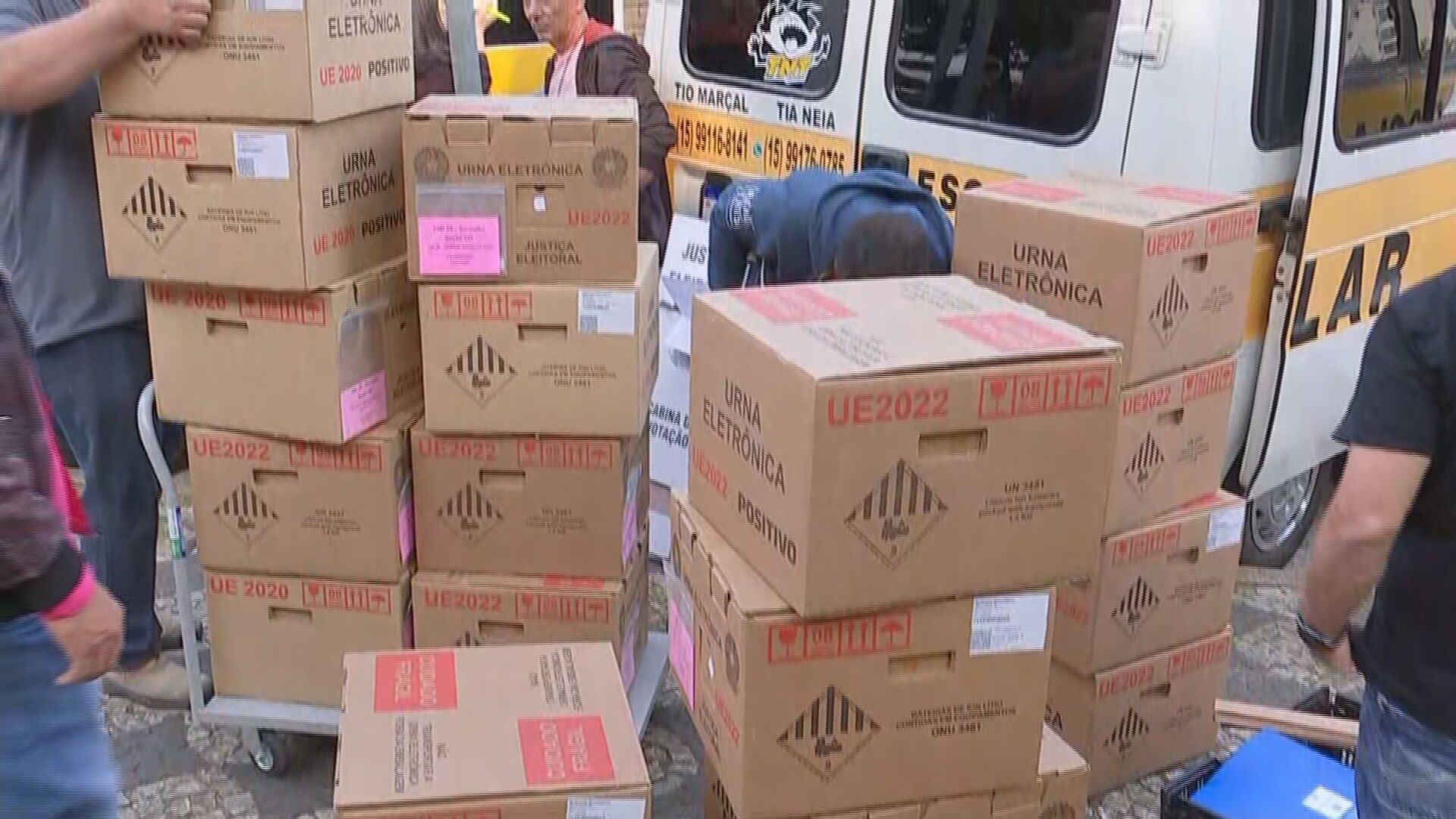 Urnas eletrônicas começam a ser levadas para locais de votação em Sorocaba
