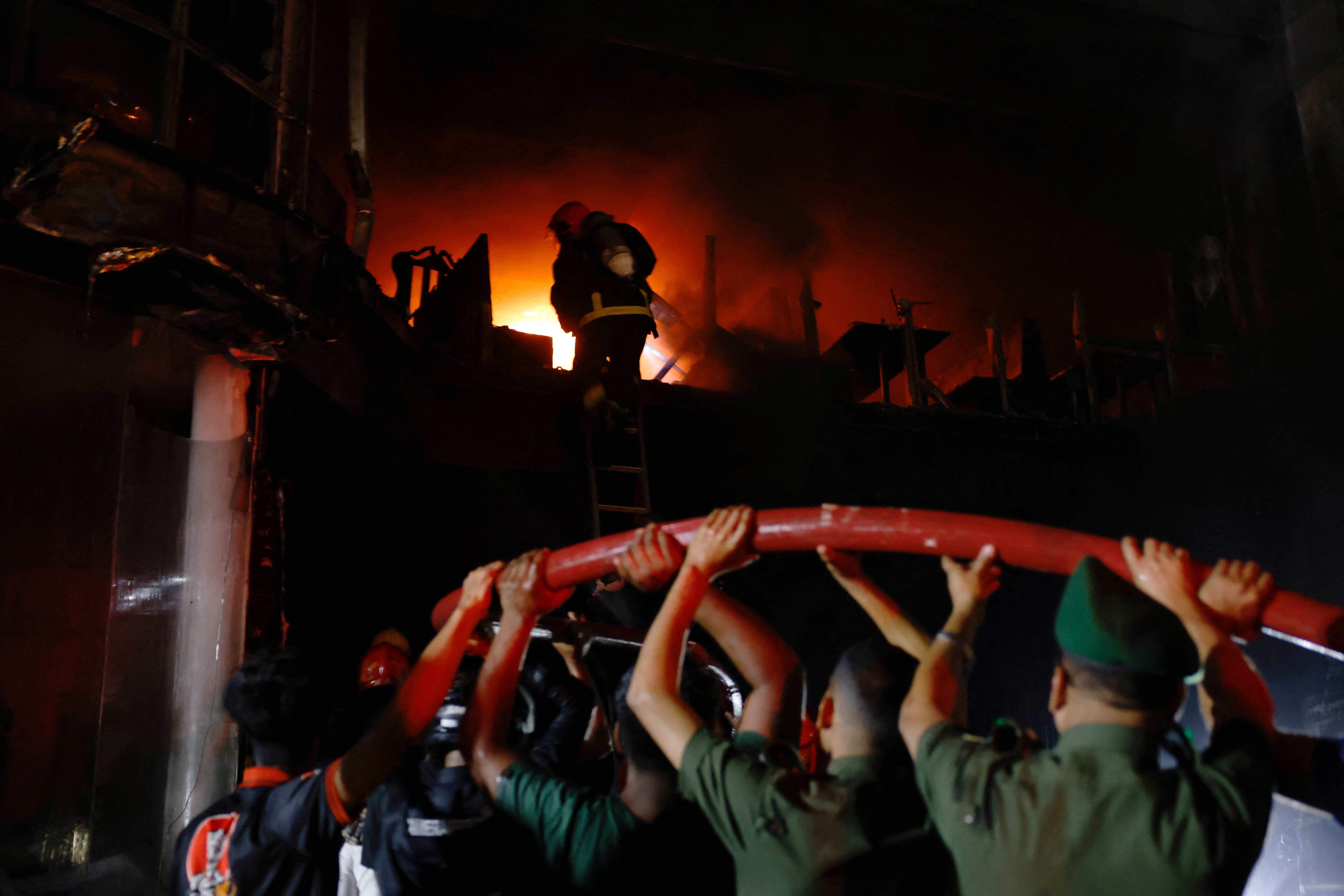 Incêndio em Bangladesh deixa 43 mortos e 22 feridos