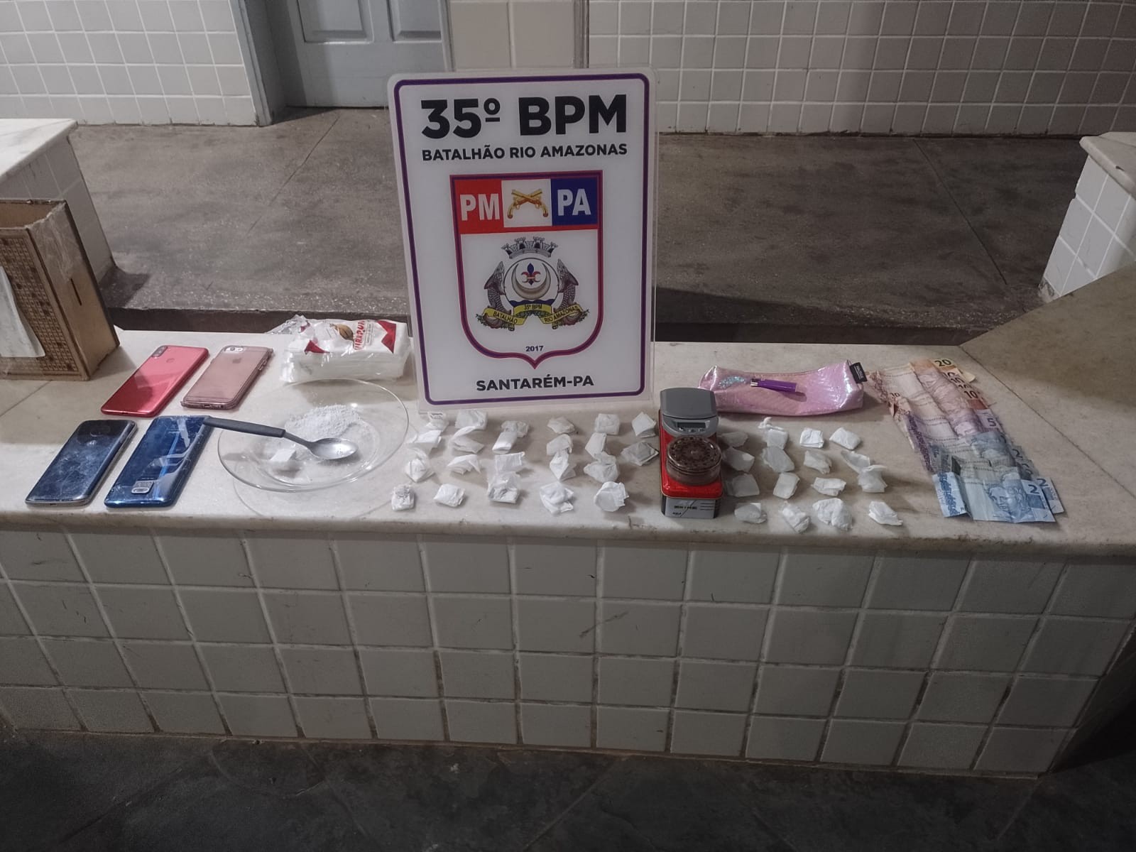 Polícia Militar apreende drogas e prende dono da ‘Boca de Fumo do Xavier’ em Santarém