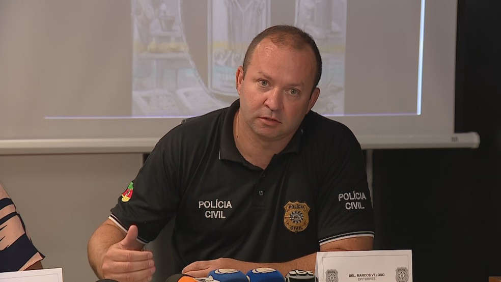 Delegado Marcos Veloso em coletiva sobre caso do bolo — Foto: Reprodução/RBS TV