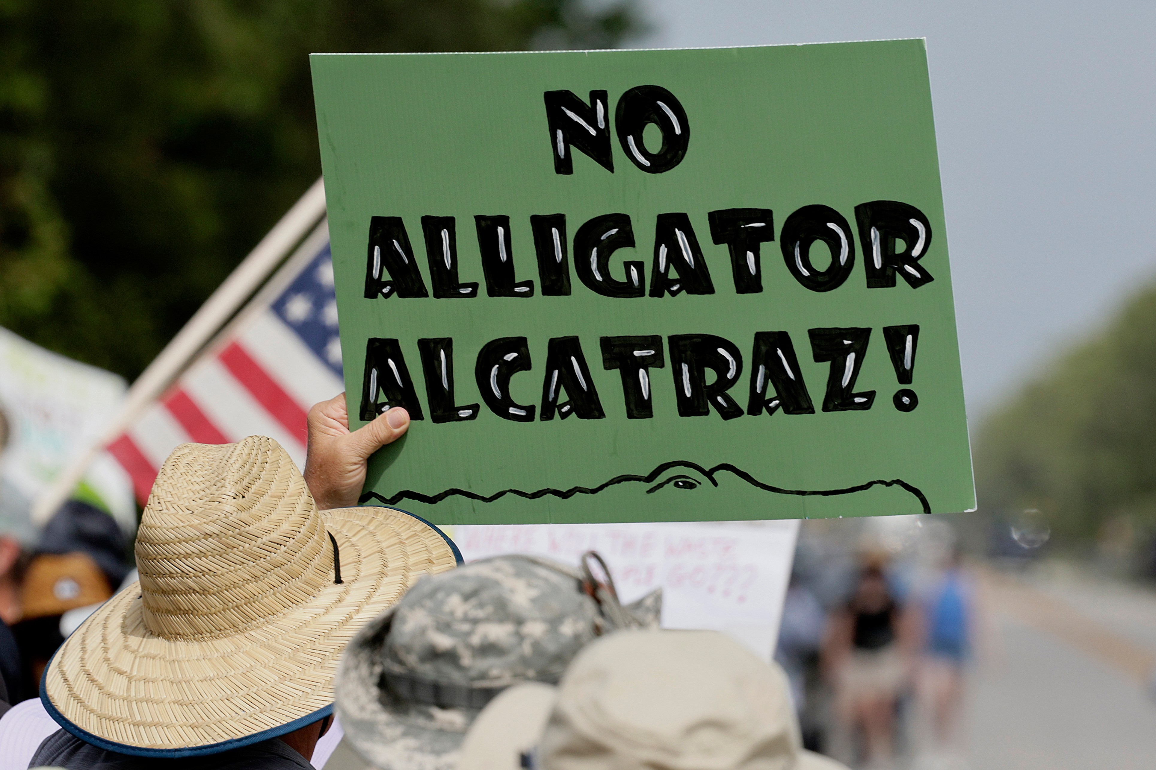Trump visita 'Alcatraz dos jacarés', novo centro de detenção imigrantes na Flórida