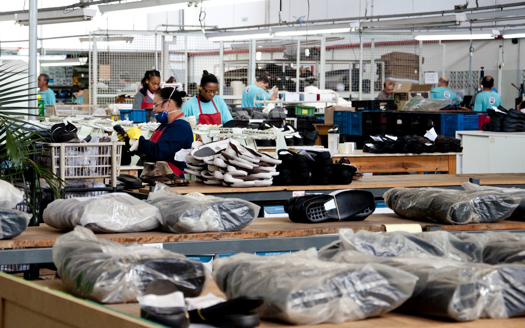 Confira as oportunidades de empregos para o interior da Bahia, nesta quinta-feira (2); há vagas para costurador de calçados 