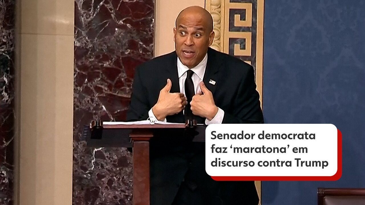 Sem poder se sentar ou ir ao banheiro, senador democrata bate recorde e discursa por 25 horas para protestar contra Trump