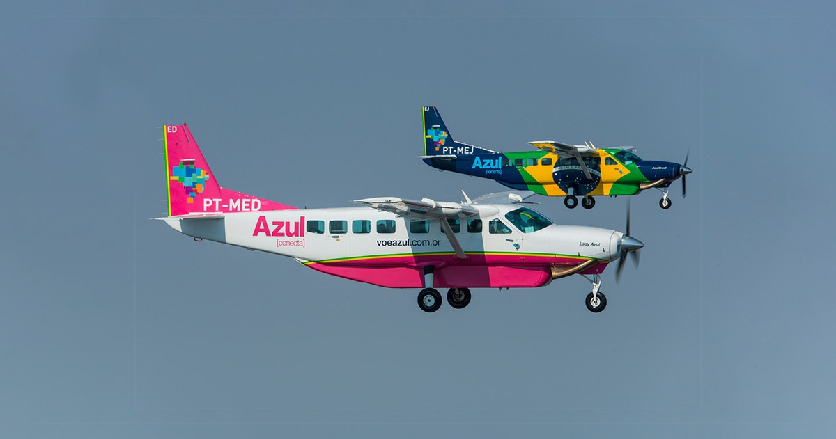 G1 - Azul troca cor de aviões e uniformes de funcionários para