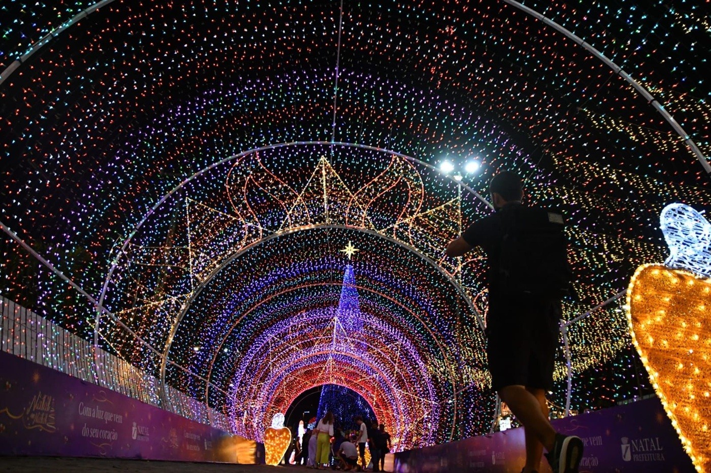 Natal inaugura polo natalino de Ponta Negra; Árvore de Mirassol será acesa nesta sexta (28)