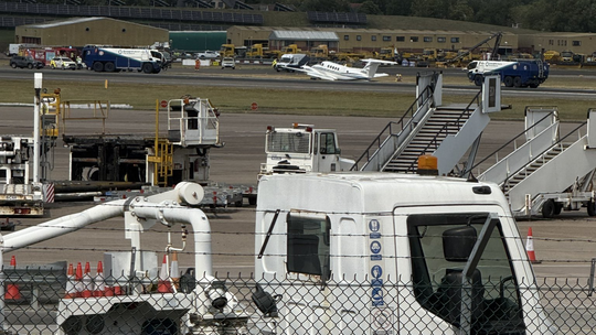Aeroporto no Reino Unido interdita pista após 'incidente' com avião -