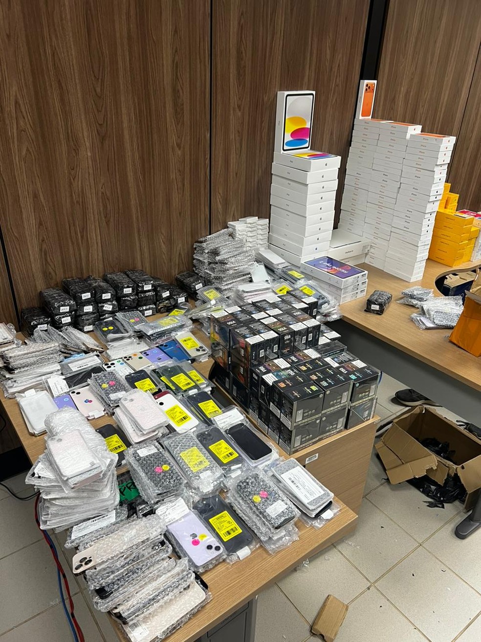 764 eletrônicos são apreendidos na BR-116 em MG — Foto: Polícia Militar Rodoviária