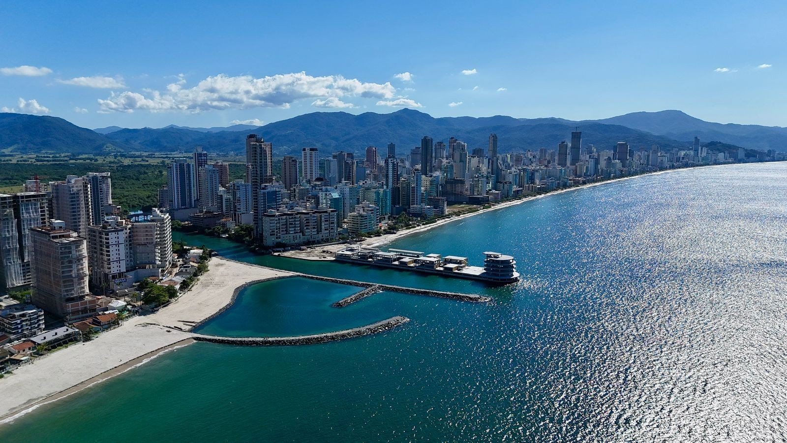 Novo píer com complexo gastronômico oferece 1 mil vagas de emprego em destino turístico de praias de SC