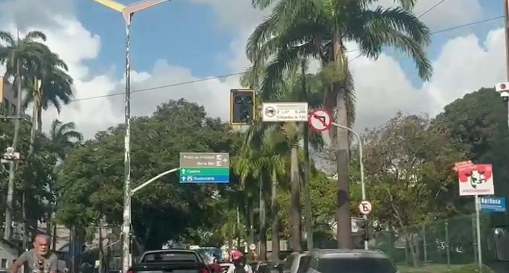 Semáforos apagados travam trânsito em avenidas de Fortaleza; vídeo