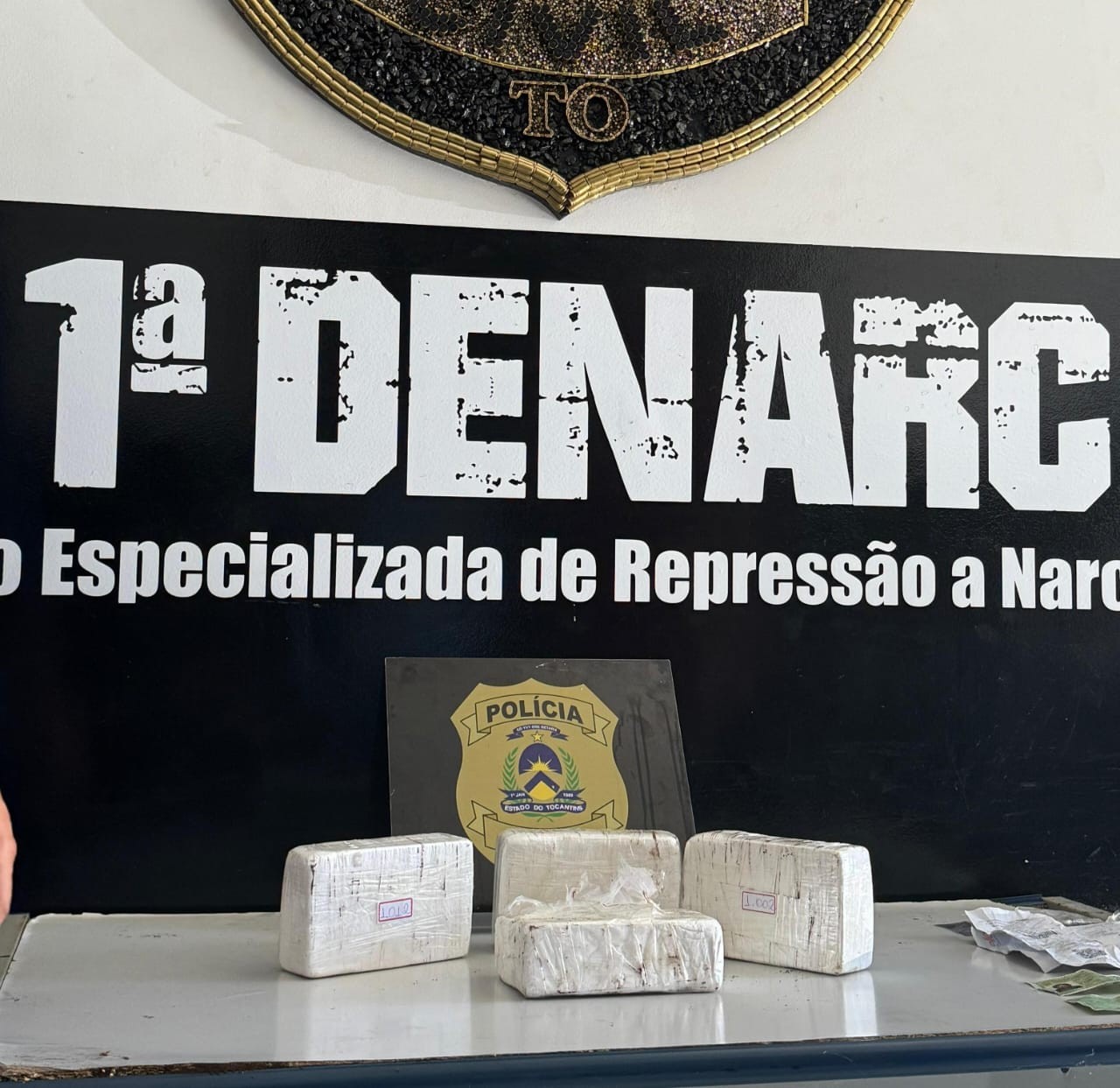 VÍDEO: Homem é preso após desembarcar em rodoviária com cocaína pura avaliada em R$ 200 mil
