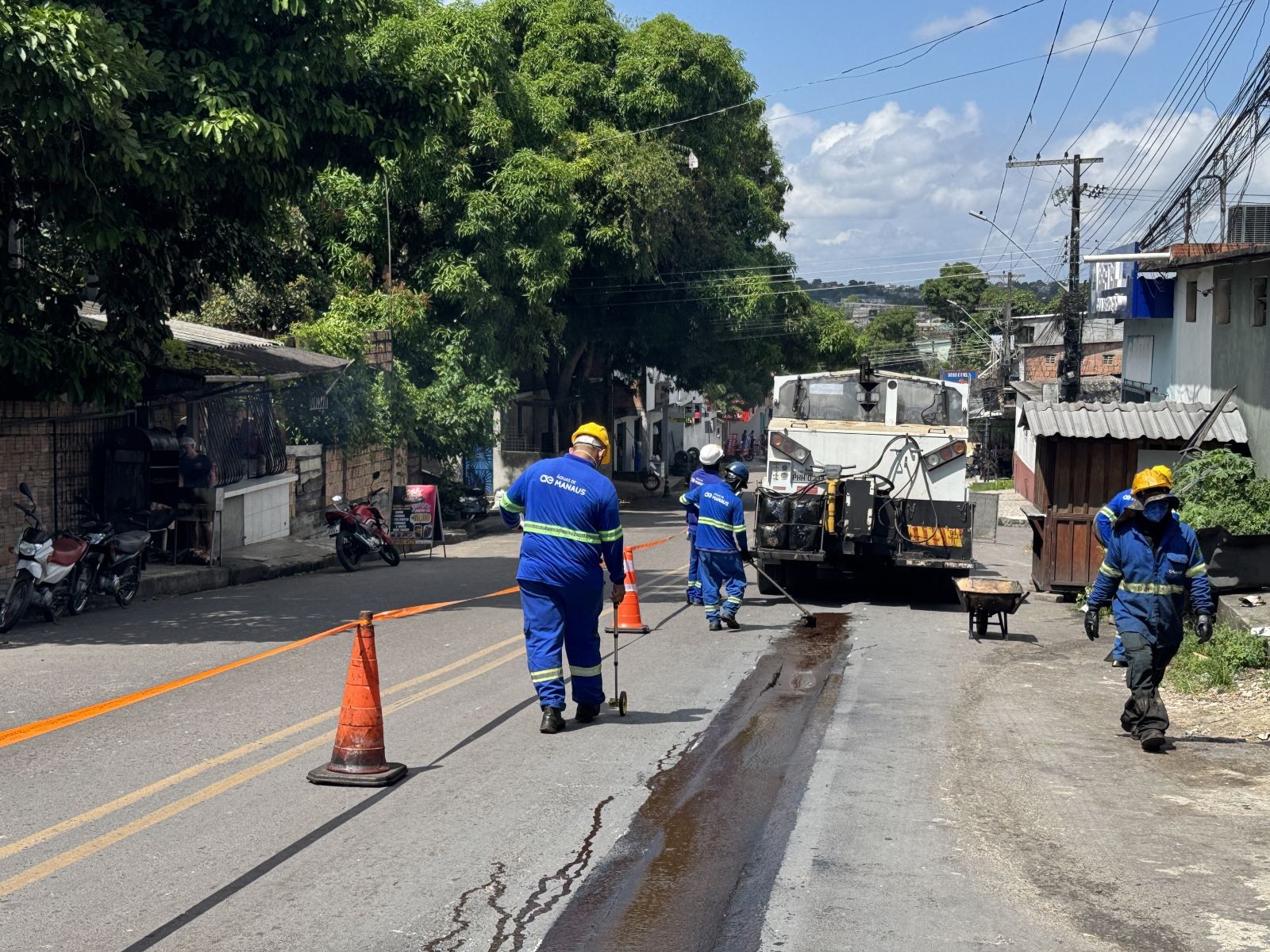 Concessionária aplica 3 mil toneladas de asfalto em mais de 1,5 mil ruas de Manaus