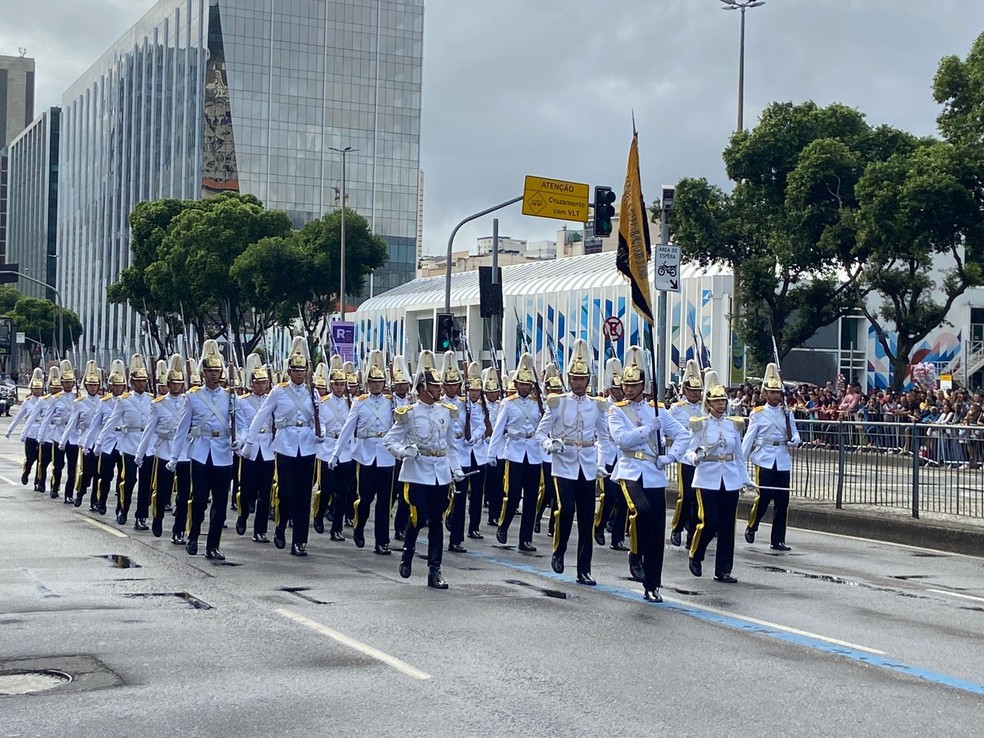 Desfile do feriado da Independência da República realizado no Centro do Rio — Foto: Suelen Bastos / g1