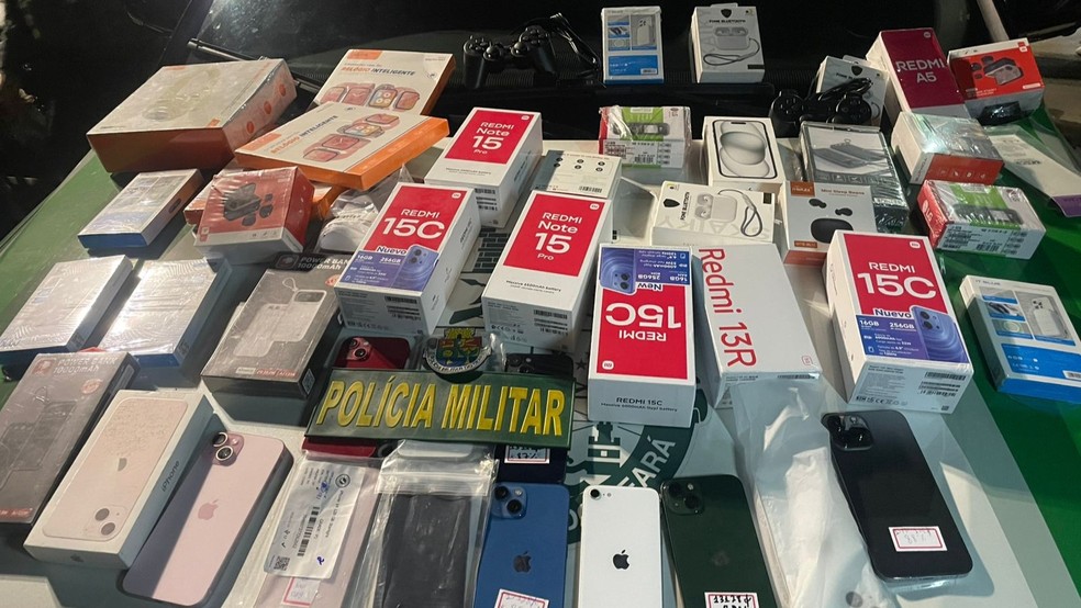 Material abandonado pelos bandidos durante fuga — Foto: Reprodução