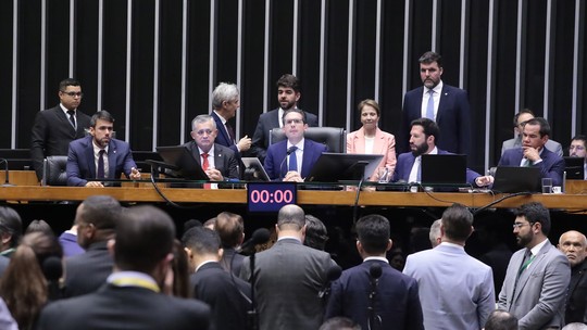 Câmara aprova uso de recursos do pré-sal para renegociação de dívidas do agronegócio; veja como votaram os deputados e partidos - Projeto de lei, que agora vai para o Senado, autoriza o uso de até R$ 30 bilhões do Fundo Social para que produtores rurais, cooperativas e associações renegociem dívidas relacionadas a perdas causadas por eventos climáticos extremos.