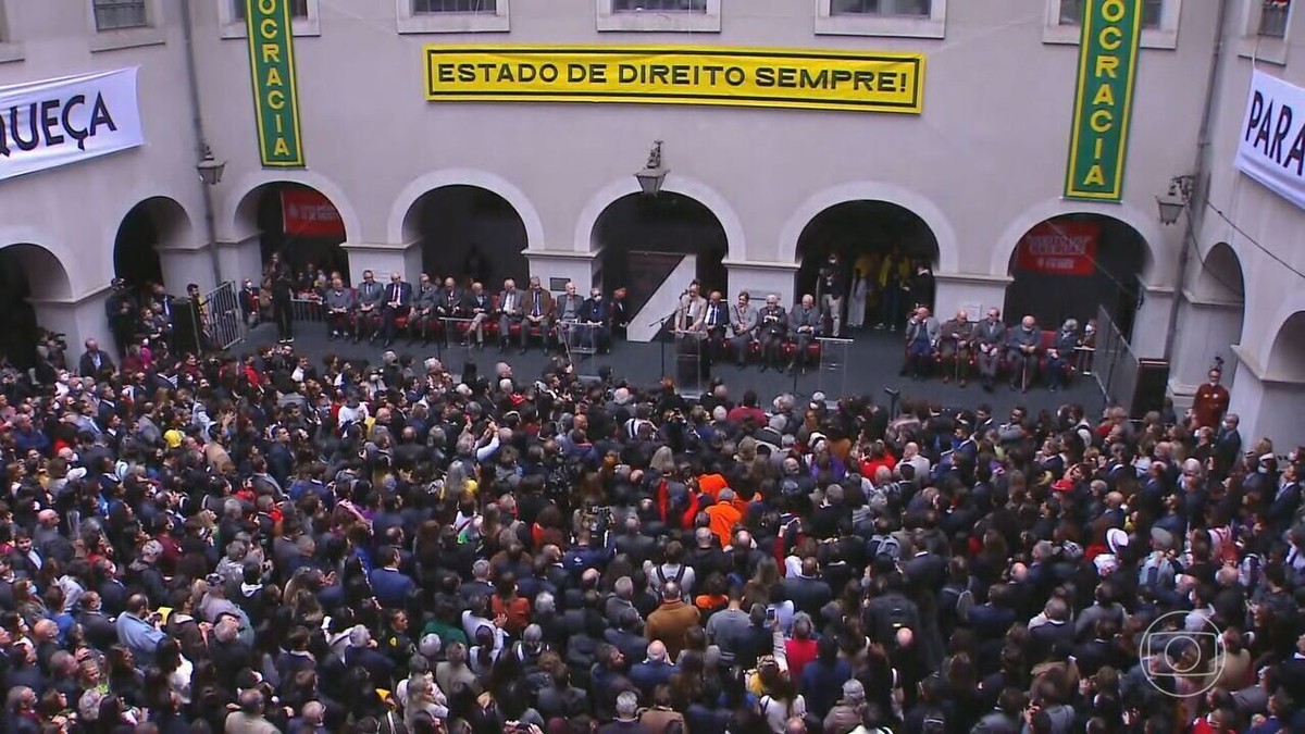 UFMG - Universidade Federal de Minas Gerais - Faculdade de Direito promove  leitura da 'Carta pela Democracia