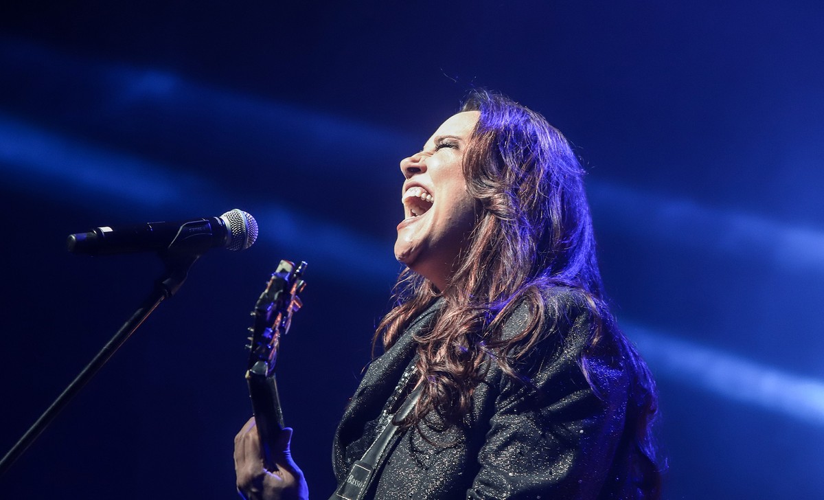 Ana Carolina Neutraliza A Emoção No Grito Abafado De Show Que Jamais