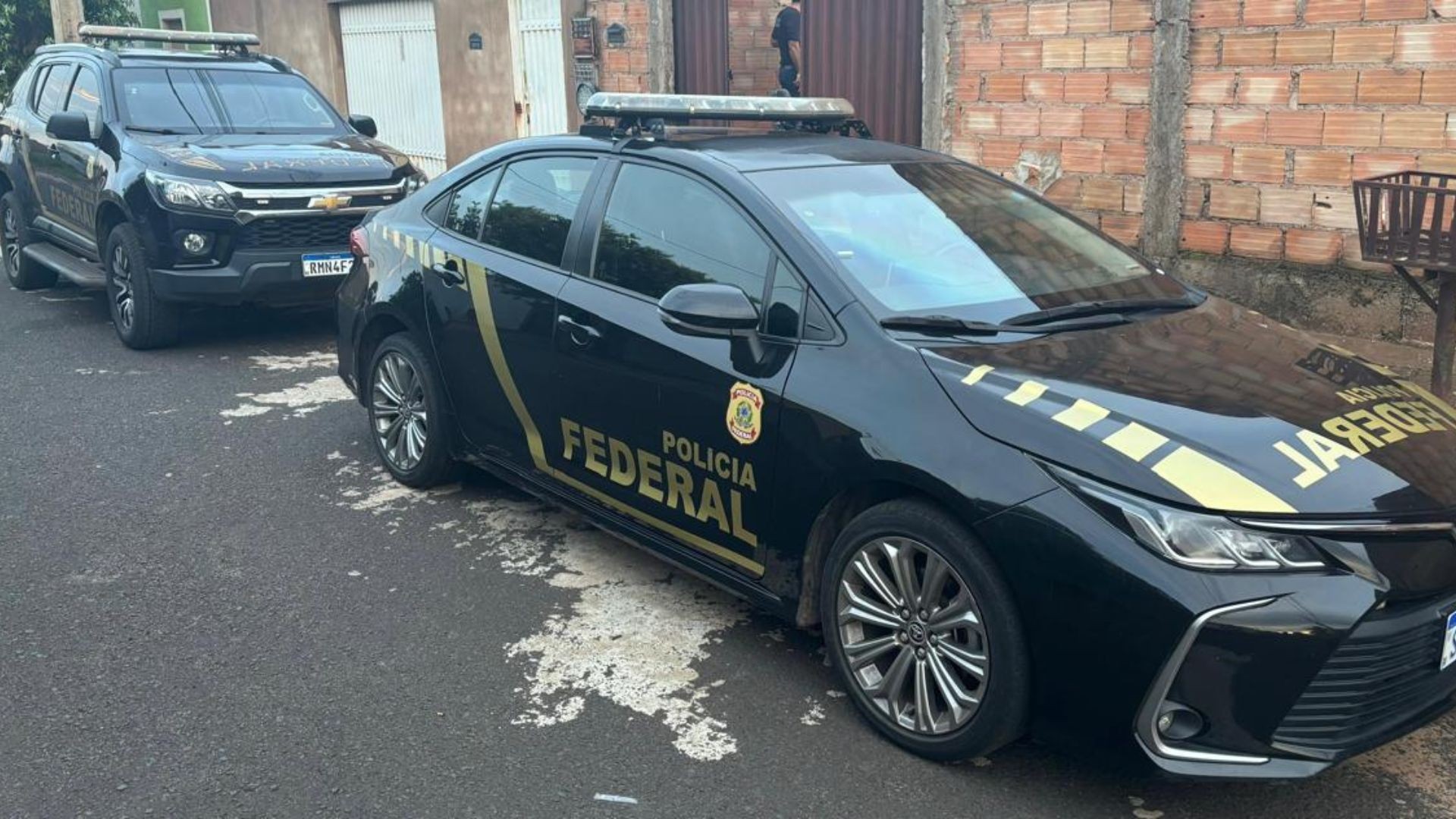 Jovem que usava redes sociais para ameaçar ataques a escolas em Uberaba é alvo de operação da PF