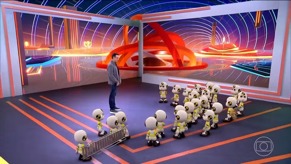 Tadeu Schmidt se despede dos minidummies no BBB 25 com 'ataque' de fofura — Foto: TV Globo/Reprodução