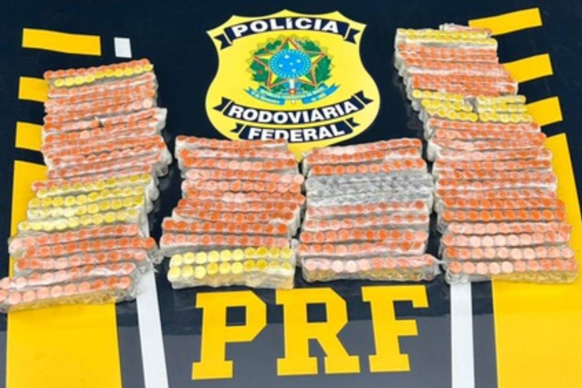 Passageiro é preso com 710 ampolas de remédio para emagrecer escondidas em frascos de perfume em SP