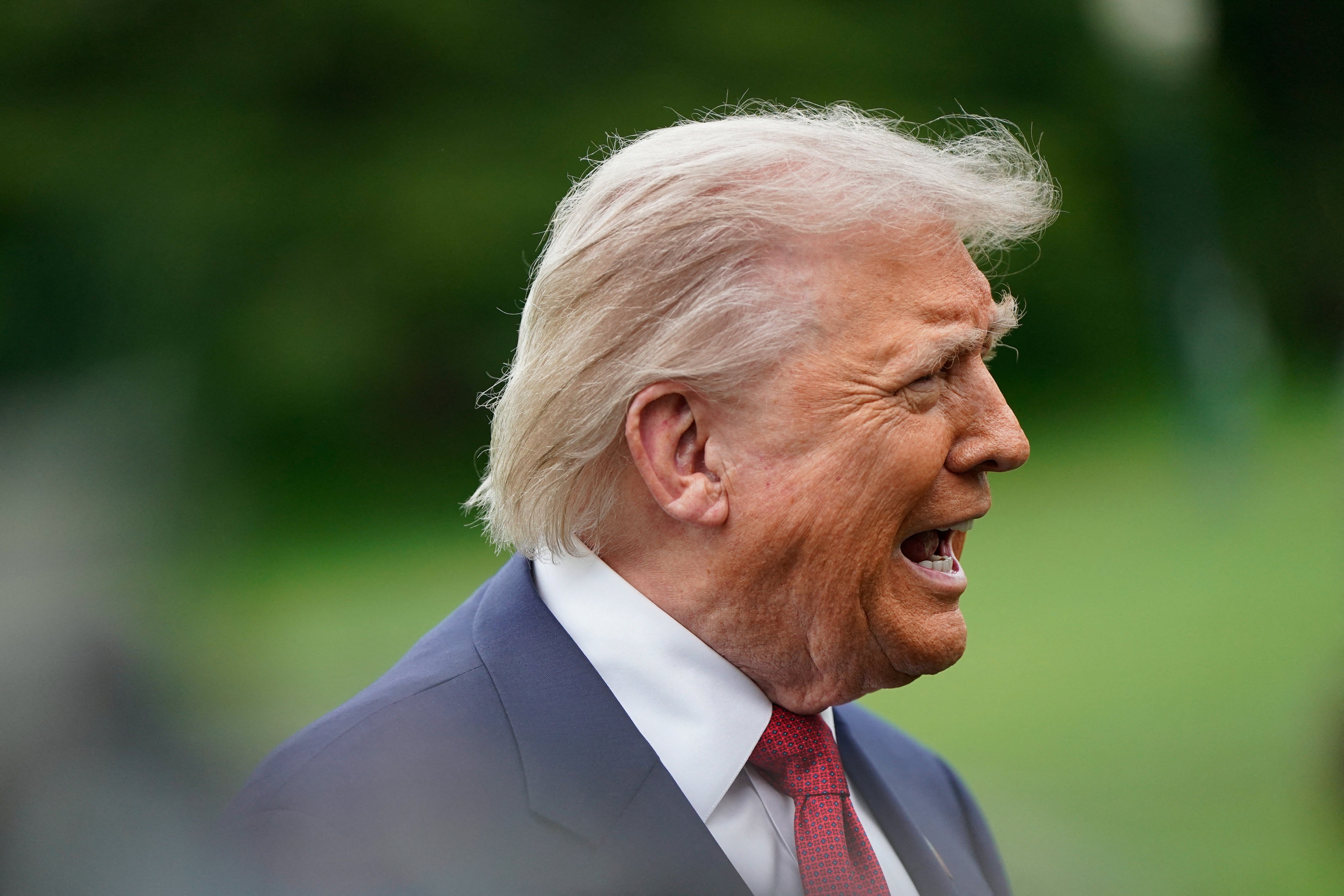 Trump diz que Suprema Corte deveria ser 'leal' em casos cruciais