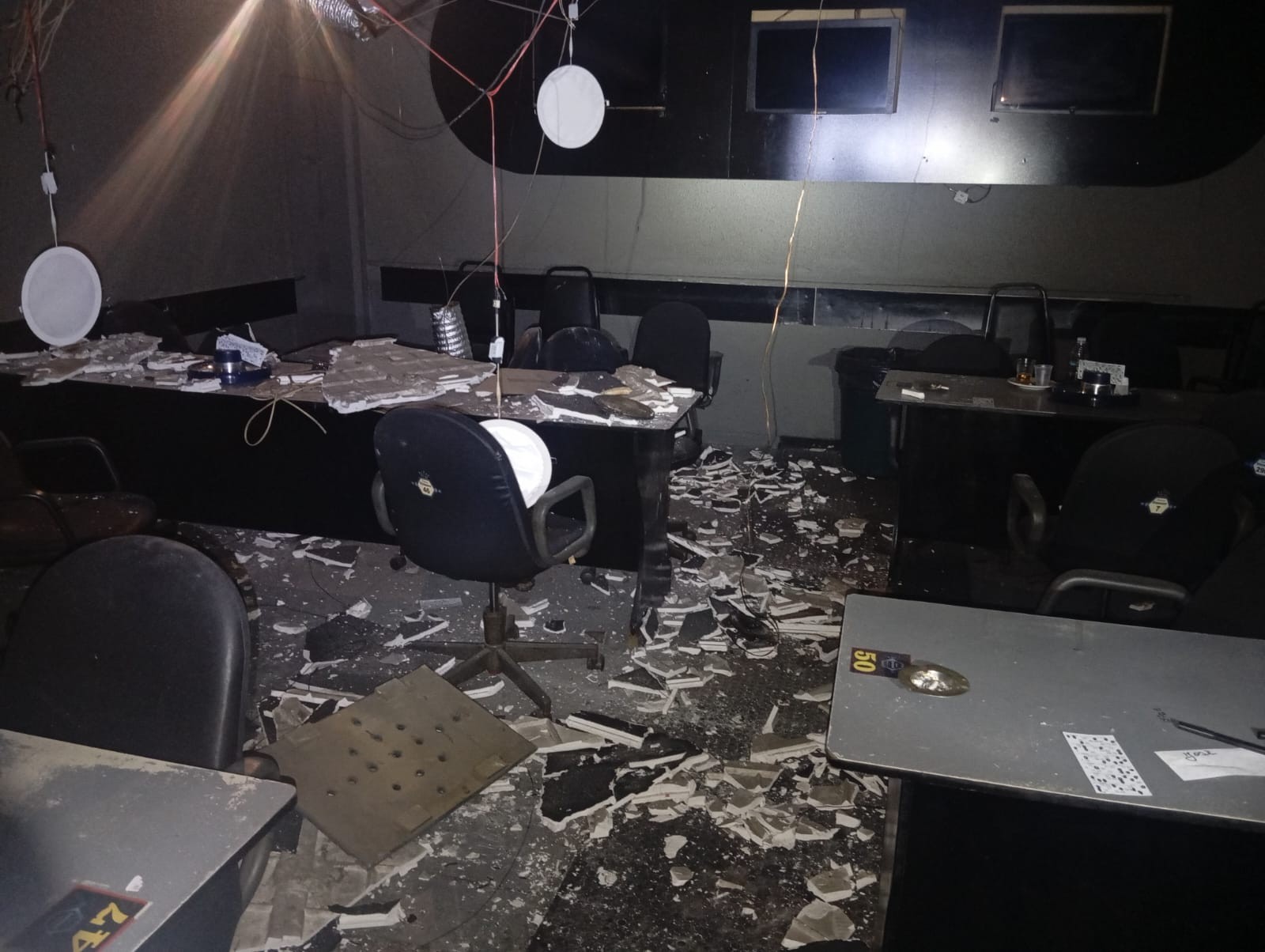 Teto de bingo desaba e deixa cinco feridos em Suzano