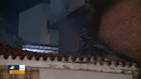 Incêndio atinge casa abandonada na zona sul de Porto Alegre - Programa: Bom Dia Rio Grande 