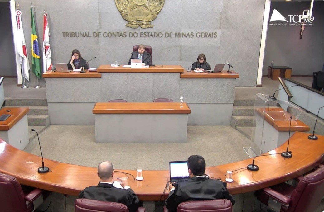 TCE-MG suspende novas adesões a programa que transfere gestão de escolas estaduais para municípios