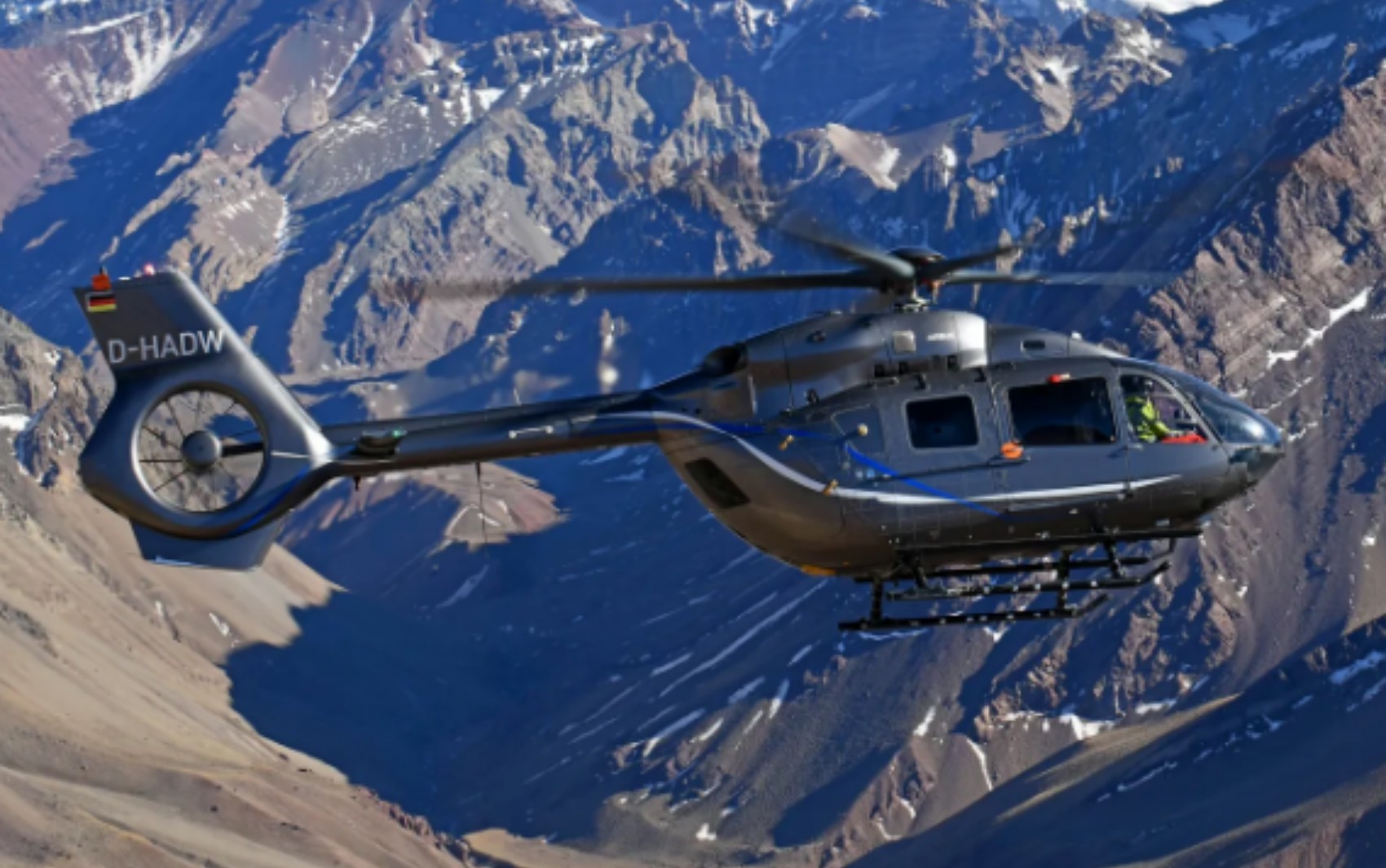 Fábrica da Helibras, no Sul de MG, vai produzir helicópteros de última geração em acordo entre Brasil e França