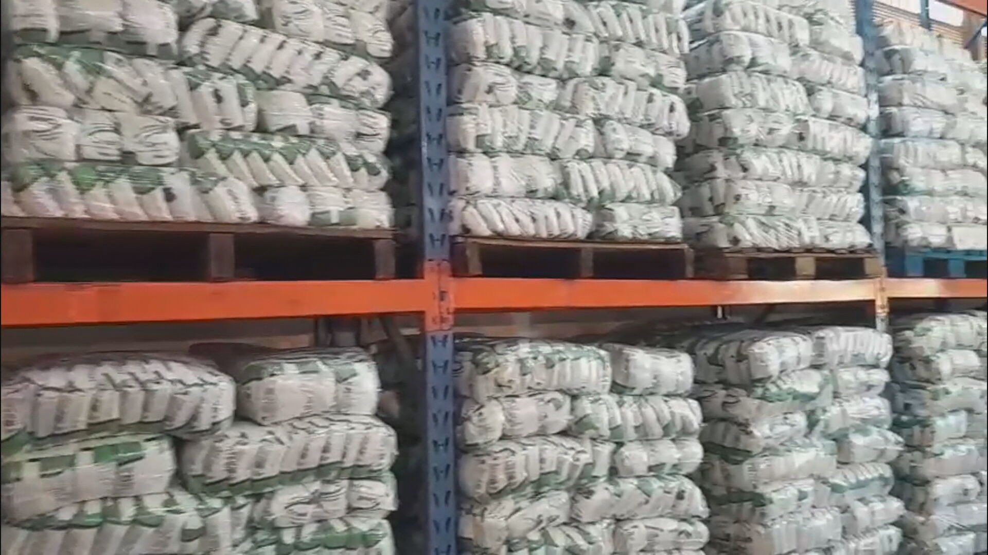 Bombons, leite condensado e açúcar: fiscalização faz apreensão milionária em rodovias no DF