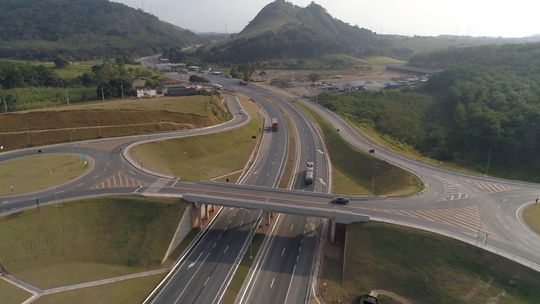 BR-101 terá isenção de pedágio para motos, descontos para pagamentos eletrônicos e duplicação de 172 km da rodovia - Empresa Ecovias 101 vai continuar administrando os 478 quilômetros da rodovia no ES e Sul da Bahia. O novo contrato é válido até 2048. A concessionária é responsável pelo trecho desde 2013.
