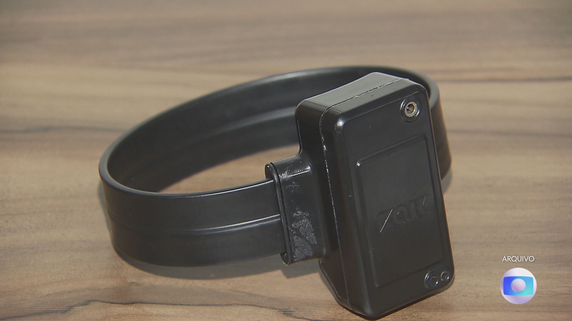 Câmara aprova projeto que obriga polícia a pedir tornozeleira eletrônica para agressor de mulheres