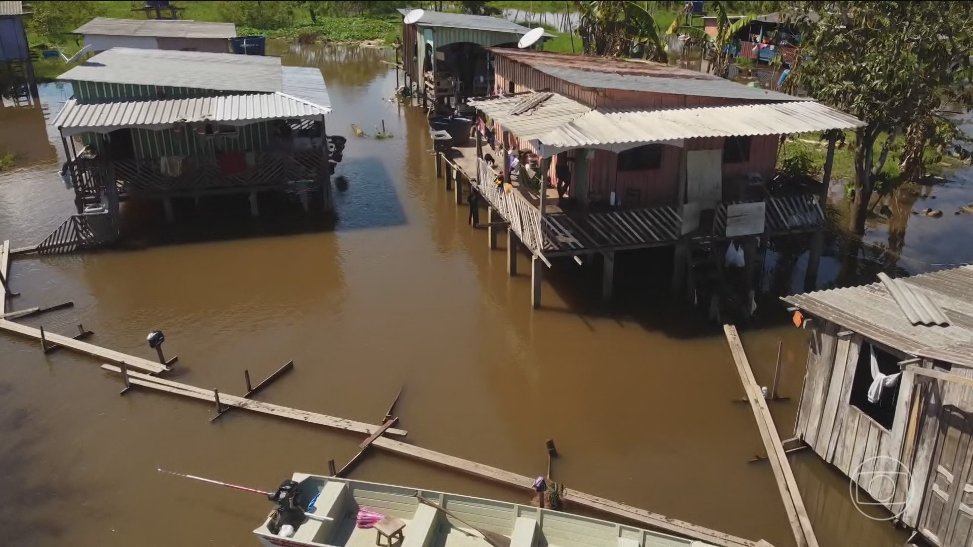 Cheia dos rios no Amazonas afeta o transporte